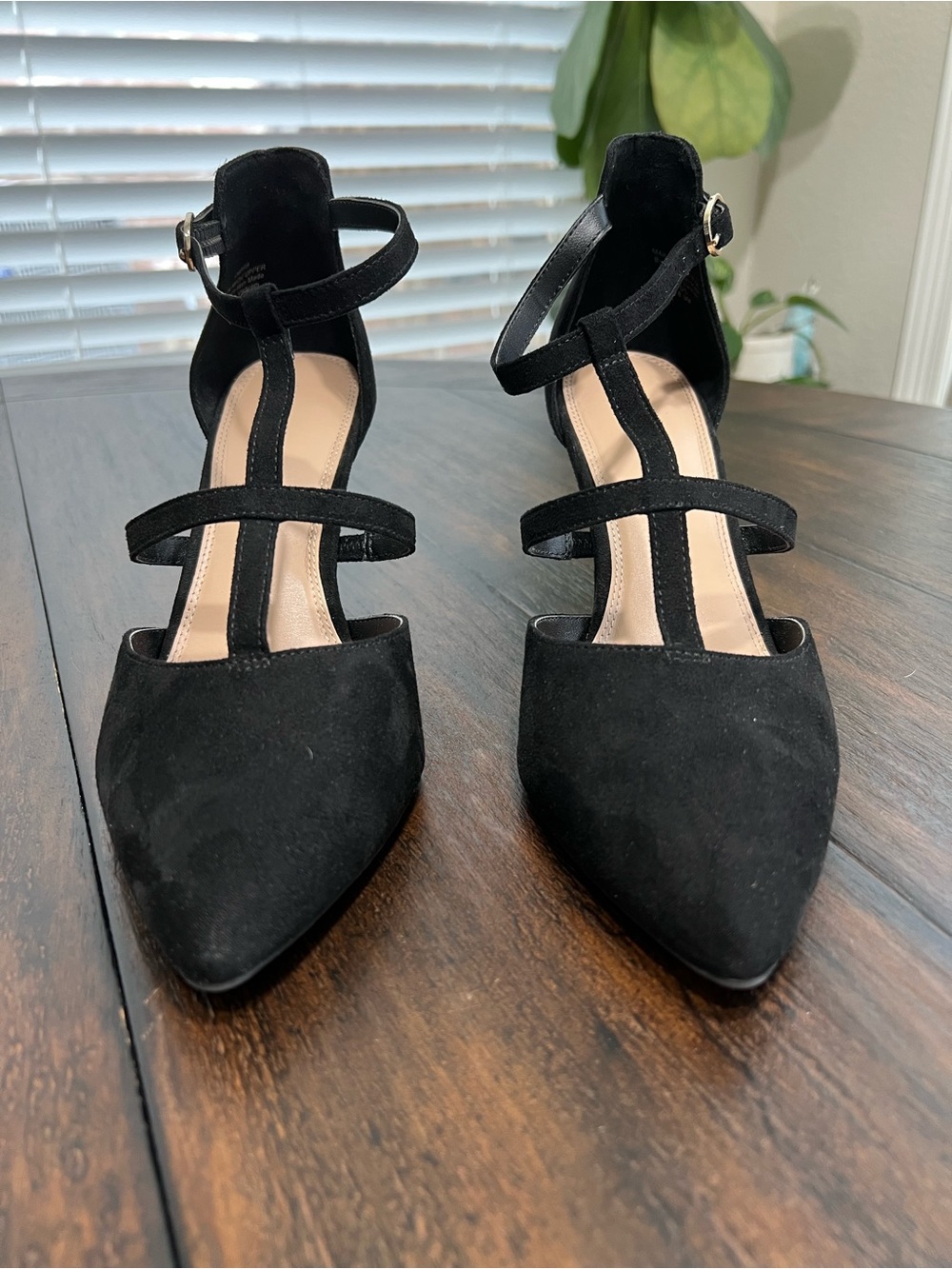 Kelly & Katie Black Suede T Strap Pointed Toe Ankle Strappy Buckle Heels 8.5 M